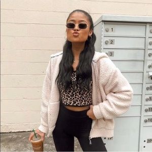 VS PINK ADORABLE CREAM COLORED SHERPA JACKET NEW